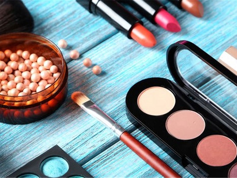The Technology Impact on Cosmetics: Skincare and Makeup Innovations